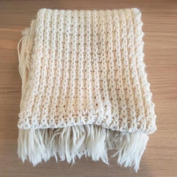 Banana Republic Knit Scarf - Picture 6 of 8